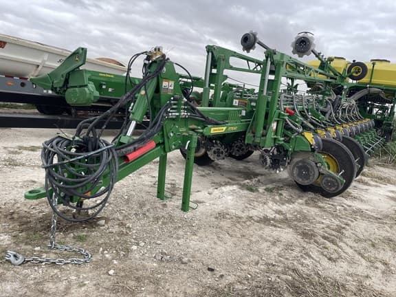 Image of John Deere 1775 equipment image 3