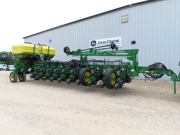 Image of John Deere 1775 equipment image 3