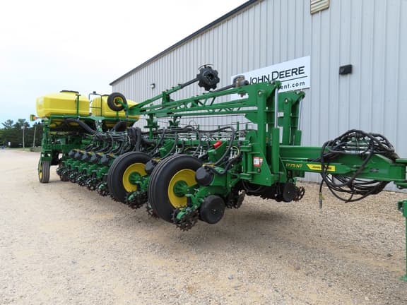 Image of John Deere 1775 equipment image 4