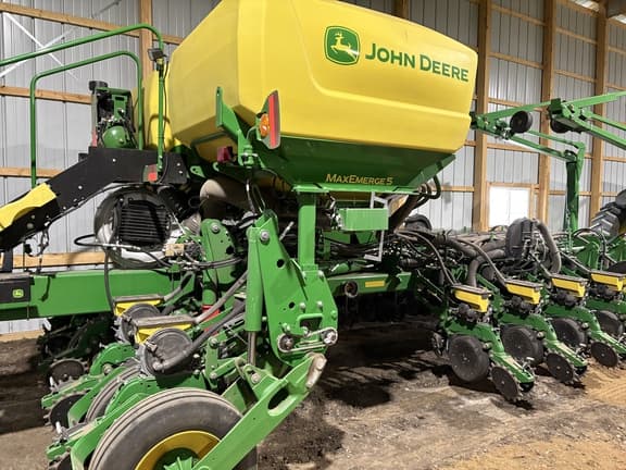 Image of John Deere 1775 equipment image 2