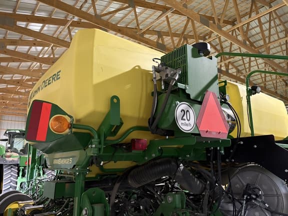 Image of John Deere 1775 equipment image 4