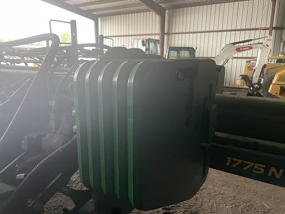 Image of John Deere 1775 equipment image 4