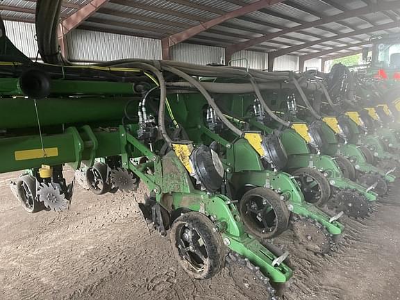 Image of John Deere 1775 Primary image