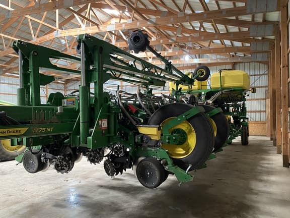 Image of John Deere 1775 equipment image 1
