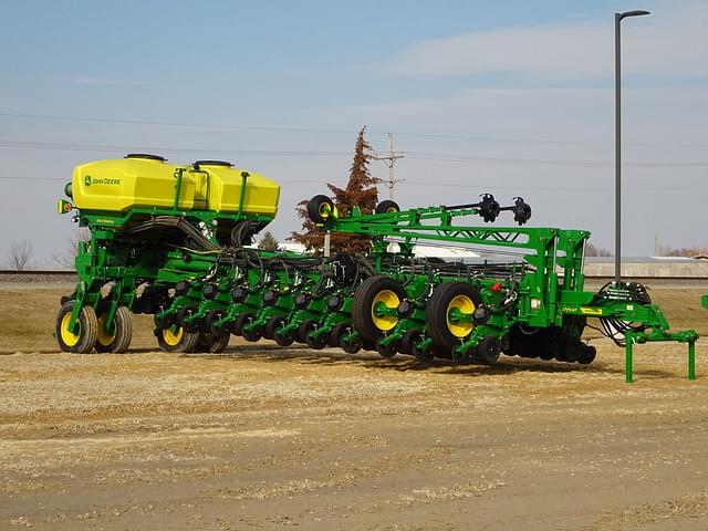 Image of John Deere 1775 equipment image 3