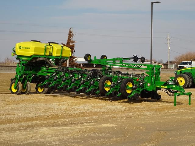 Image of John Deere 1775 equipment image 2