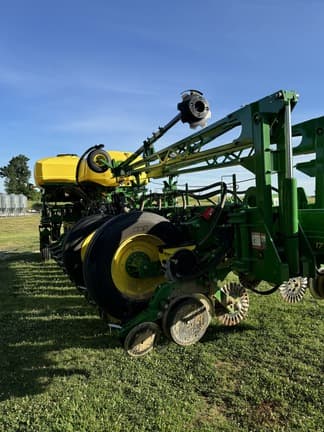 Image of John Deere 1775 equipment image 2