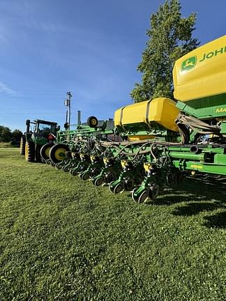 Image of John Deere 1775 equipment image 4
