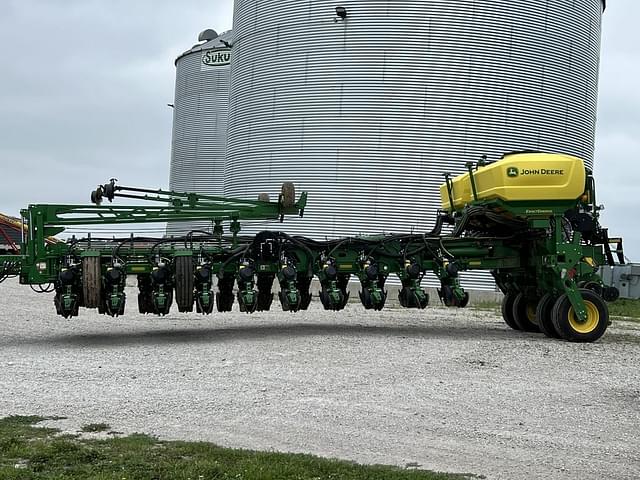 Image of John Deere 1775 equipment image 3