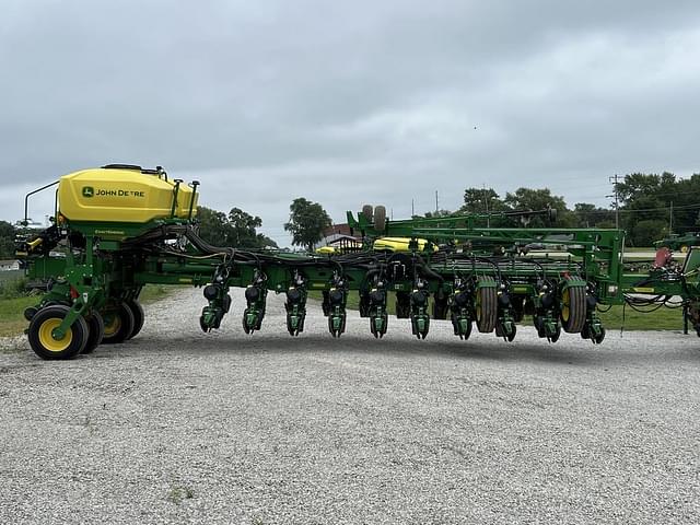 Image of John Deere 1775 equipment image 2