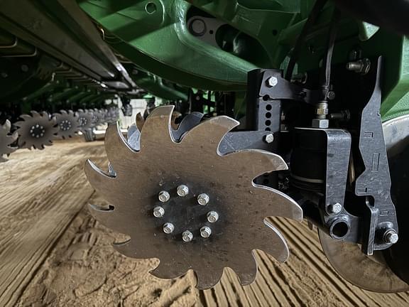 Image of John Deere 1775 equipment image 1