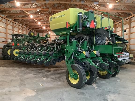 Image of John Deere 1775 equipment image 2