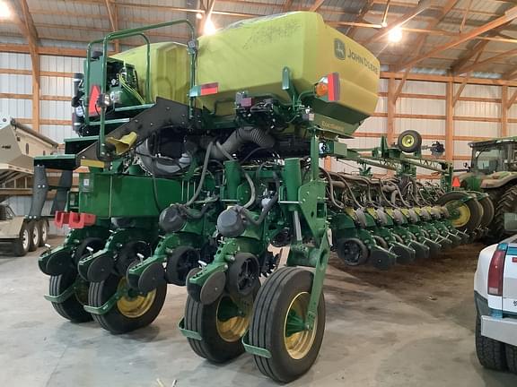 Image of John Deere 1775 equipment image 3