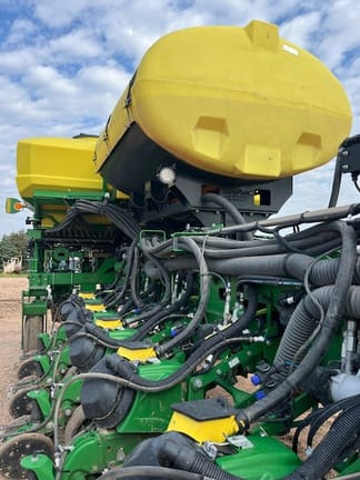 2024 John Deere 1775 Equipment Image0