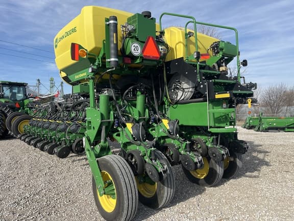 Image of John Deere 1775 equipment image 2