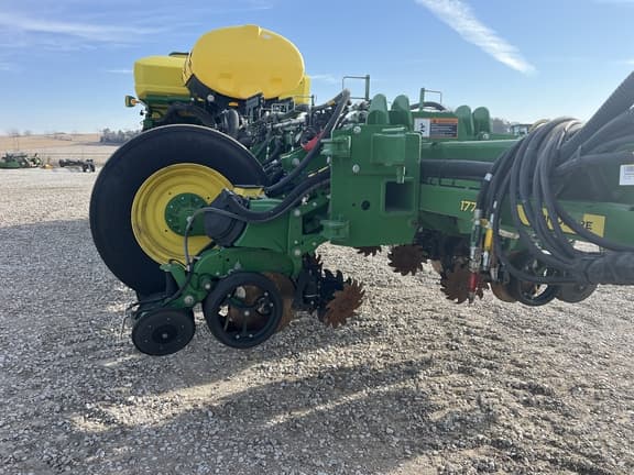 Image of John Deere 1775 equipment image 1