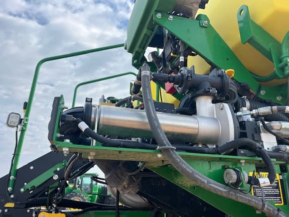 Image of John Deere 1775 equipment image 4