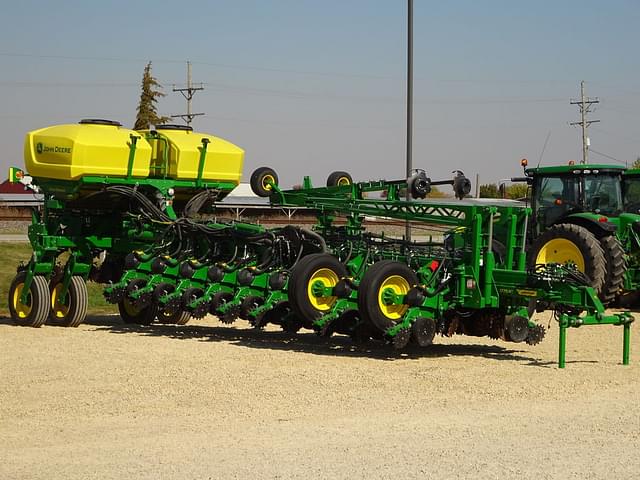 Image of John Deere 1775 equipment image 1