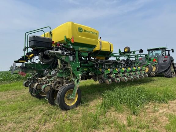 2024 John Deere 1775 Equipment Image0