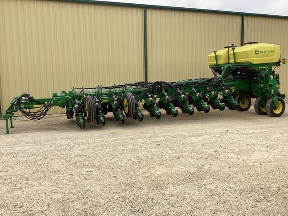 Image of John Deere 1775 equipment image 2