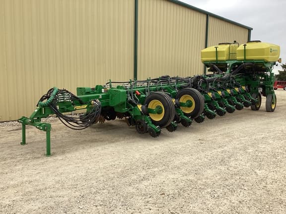 Image of John Deere 1775 equipment image 1