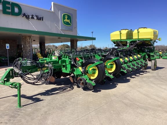 Image of John Deere 1775 equipment image 1