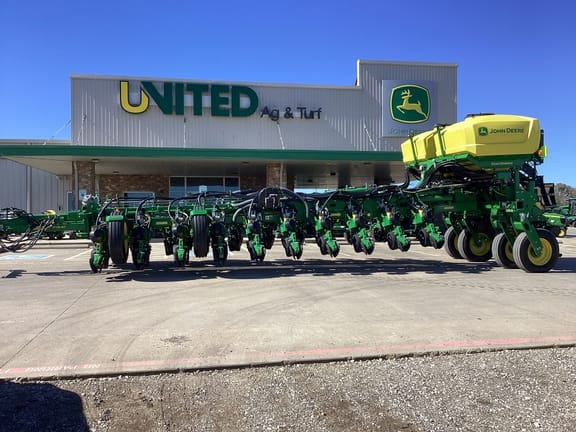 2024 John Deere 1775 Equipment Image0