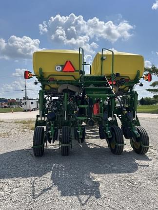 Image of John Deere 1775 equipment image 1