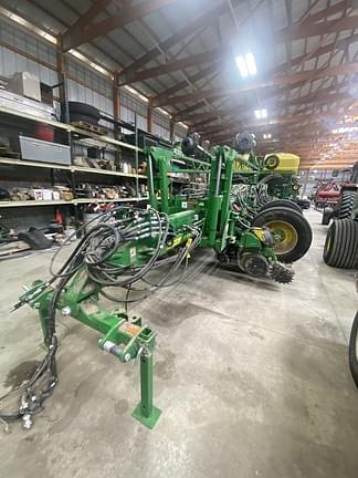 Image of John Deere 1775 equipment image 1