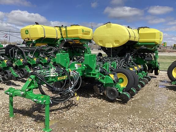 Image of John Deere 1775 equipment image 1