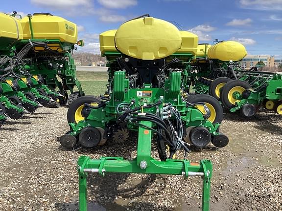 Image of John Deere 1775 equipment image 2