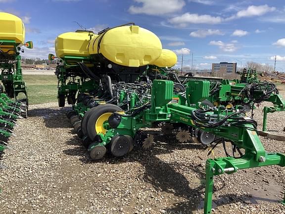 Image of John Deere 1775 equipment image 3