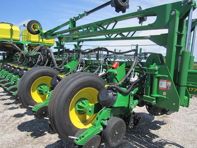 Image of John Deere 1775 equipment image 2