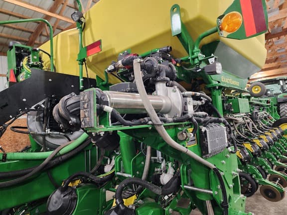 Image of John Deere 1775 Primary image