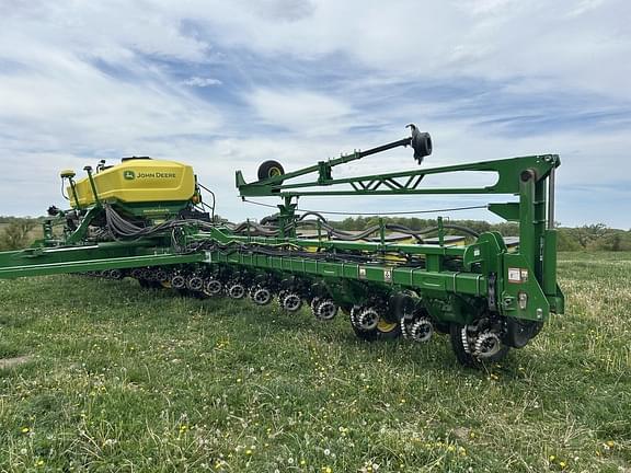Image of John Deere 1775 Primary image