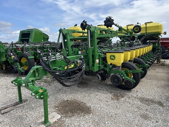 2024 John Deere 1775 Equipment Image0
