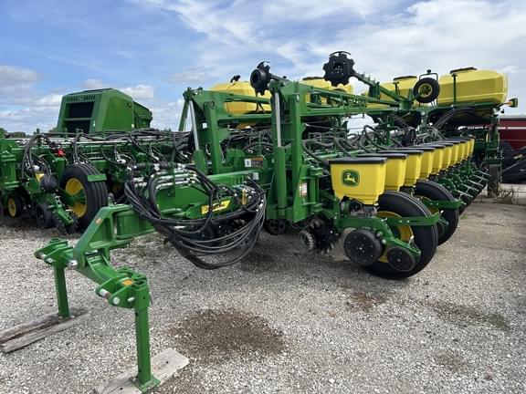 Image of John Deere 1775 Primary image