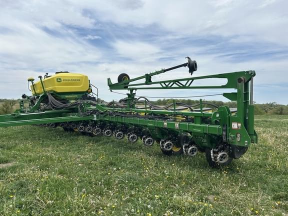 Image of John Deere 1775 Primary image