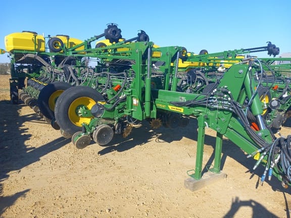 2024 John Deere 1775 Equipment Image0