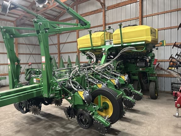 Image of John Deere 1775 equipment image 1