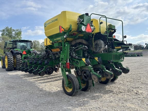 Image of John Deere 1775 equipment image 4