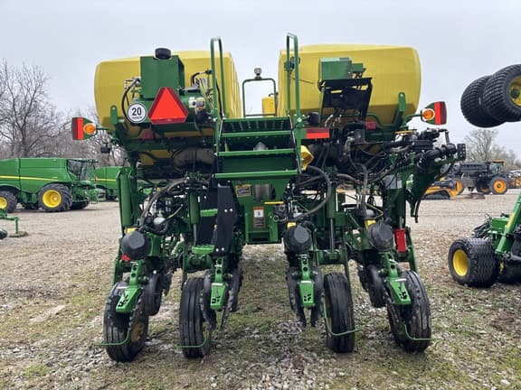 Image of John Deere 1775 equipment image 4