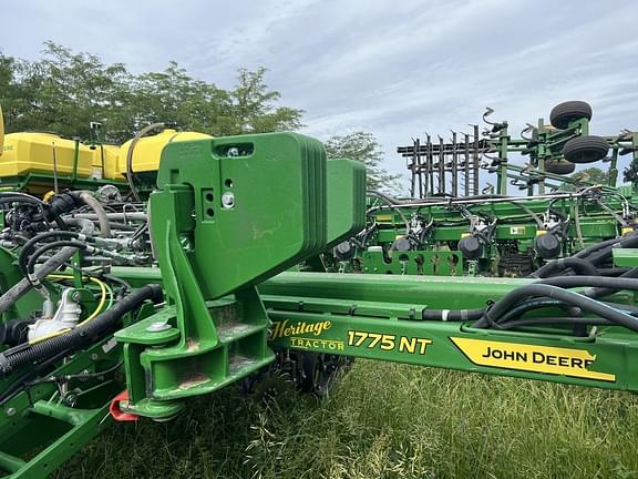 Image of John Deere 1775 equipment image 3