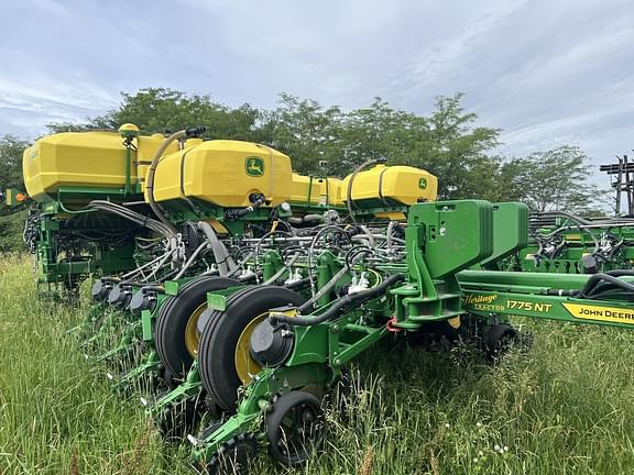 Image of John Deere 1775 equipment image 2