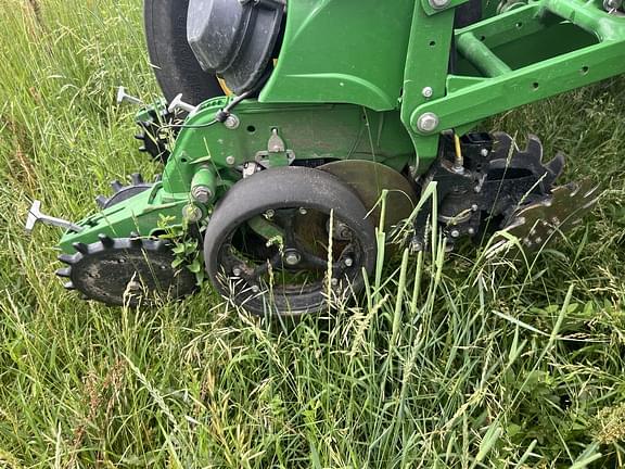 Image of John Deere 1775 equipment image 4