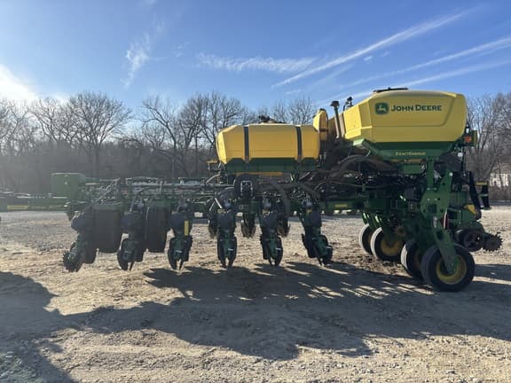 Image of John Deere 1775 equipment image 1