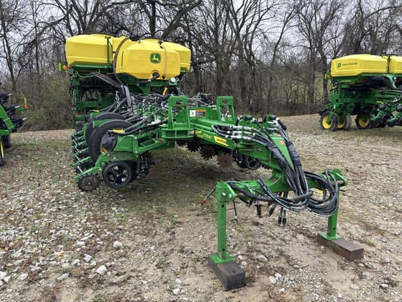 Image of John Deere 1775 equipment image 1