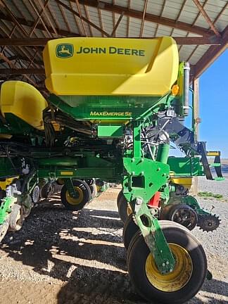 Image of John Deere 1775 equipment image 1