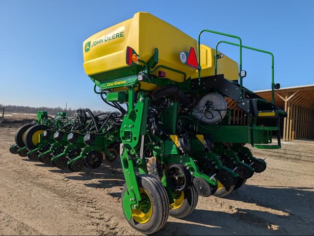 Image of John Deere 1775 equipment image 4