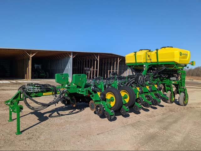 Image of John Deere 1775 equipment image 1